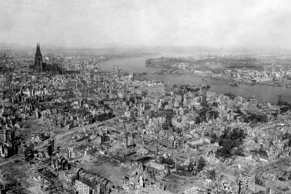Köln wurde im 2. Weltkrieg stark zerstört.