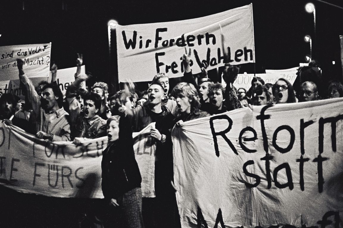Ausstellung: Von der Friedlichen Revolution zur deutschen Einheit